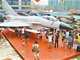 歼10首展申城引关注 国防兵器展开幕观众排队进场