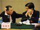 东莞政协会场：频频冷场富豪们抽烟玩佛珠划手机