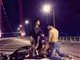 朋友圈疯传宝马车顶拍不雅照 两男一女玩3P?（图）