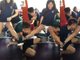 香港高校迎新活动两男共舔1名女生腿部被批恶俗