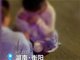 女子凌晨街头紧急产子 目击者称新生儿脐带未剪