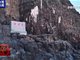 漳州无人岛现巨大垃圾天坑 非法包船登岛成公开生意
